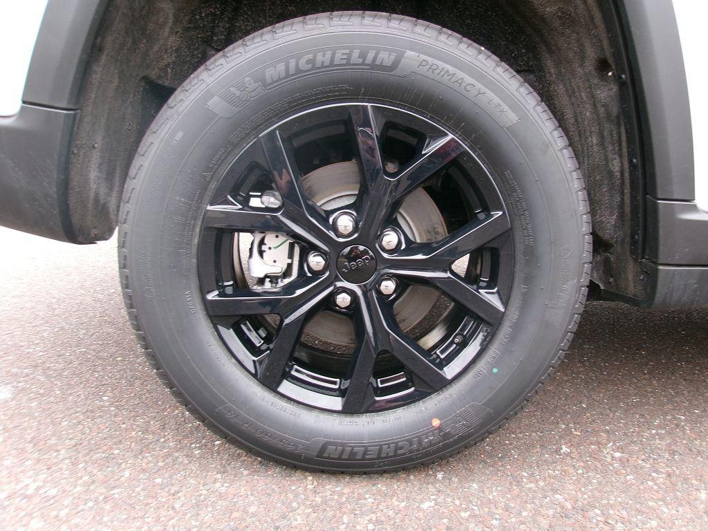 new 2026 Jeep Grand Cherokee car, priced at $42,970