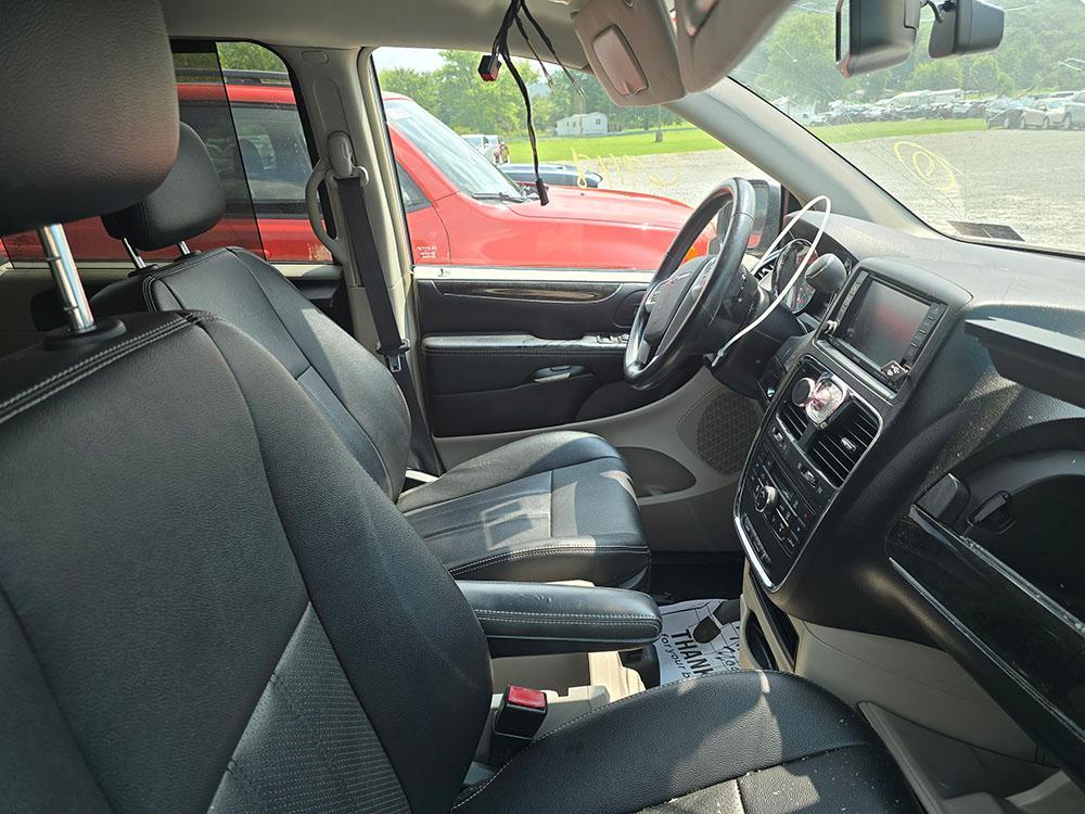 used 2015 Chrysler Town & Country car