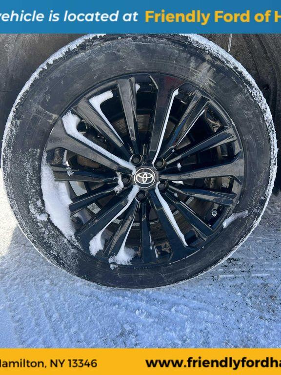 used 2023 Toyota Highlander car, priced at $30,995