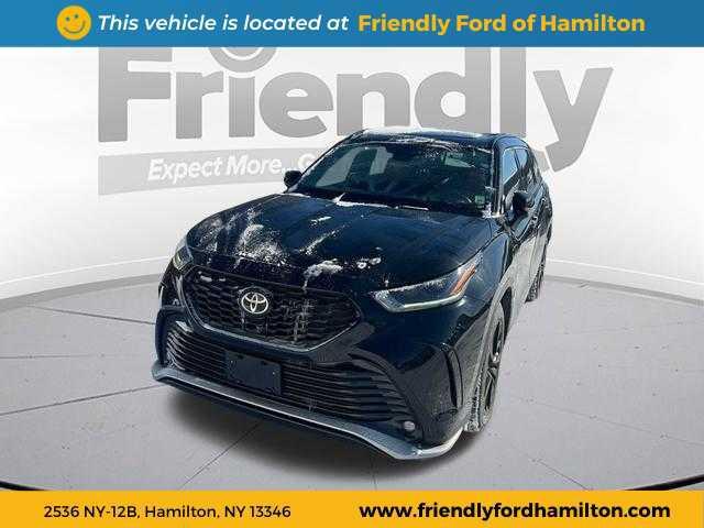 used 2023 Toyota Highlander car, priced at $30,995