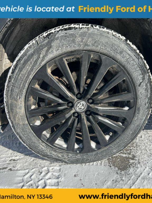 used 2023 Toyota Highlander car, priced at $30,995