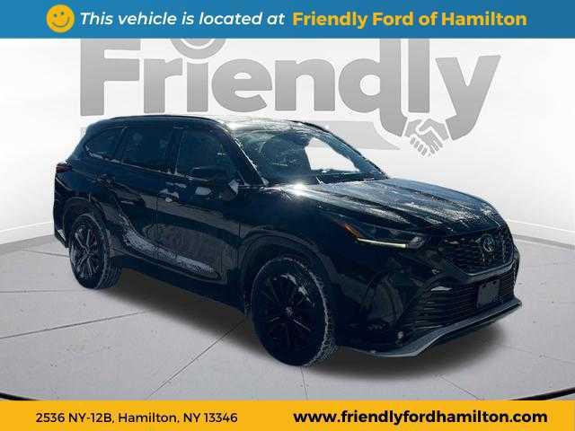 used 2023 Toyota Highlander car, priced at $30,995