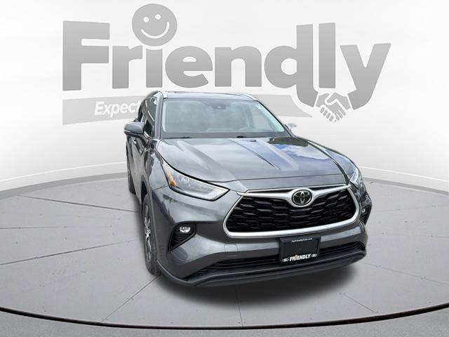 used 2021 Toyota Highlander car, priced at $31,076