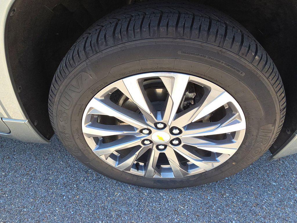 used 2023 Chevrolet Traverse car, priced at $30,100