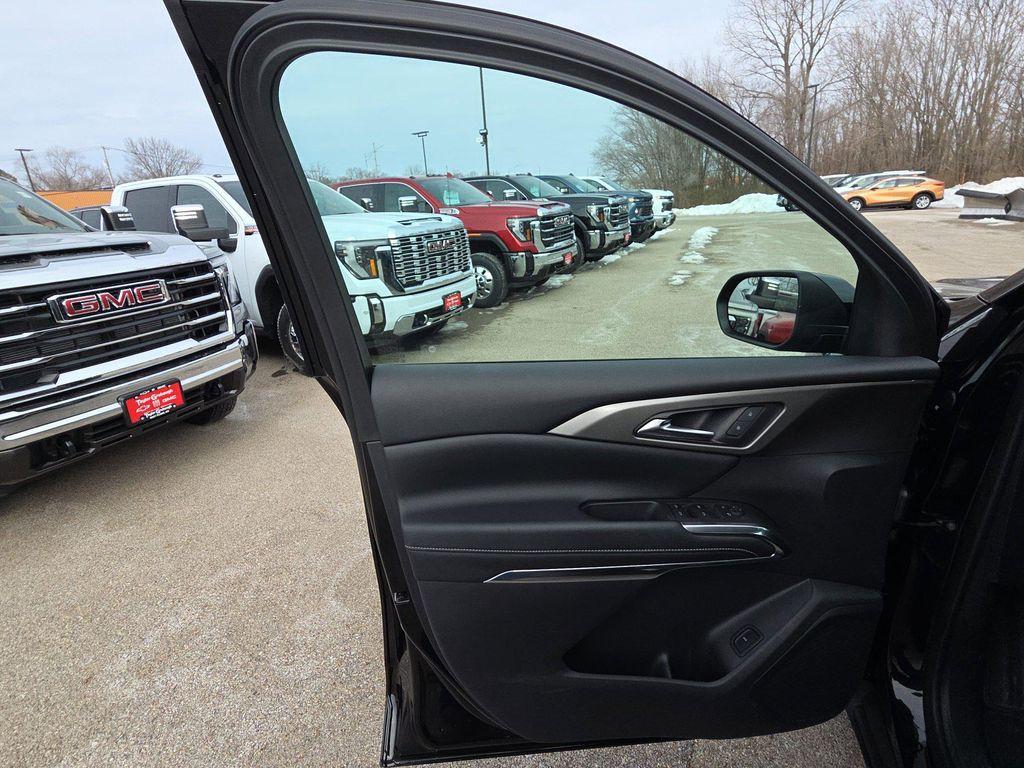 used 2025 Chevrolet Traverse car, priced at $34,962