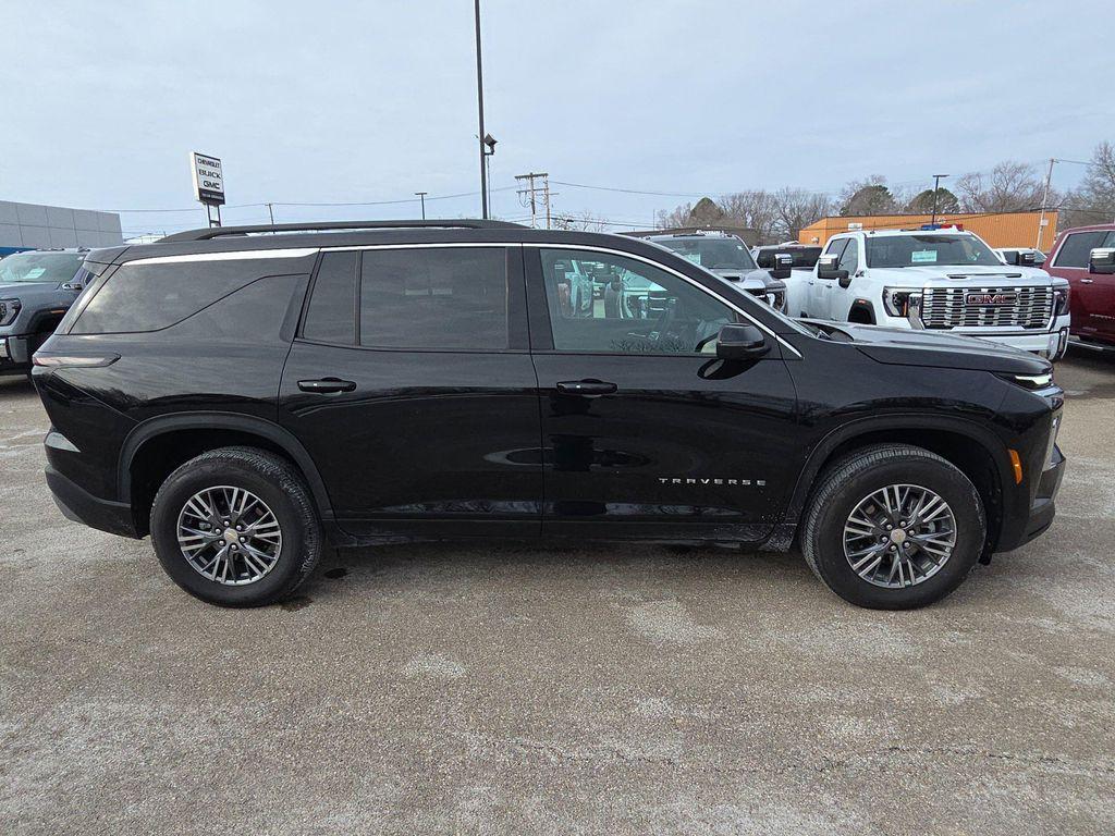 used 2025 Chevrolet Traverse car, priced at $34,962