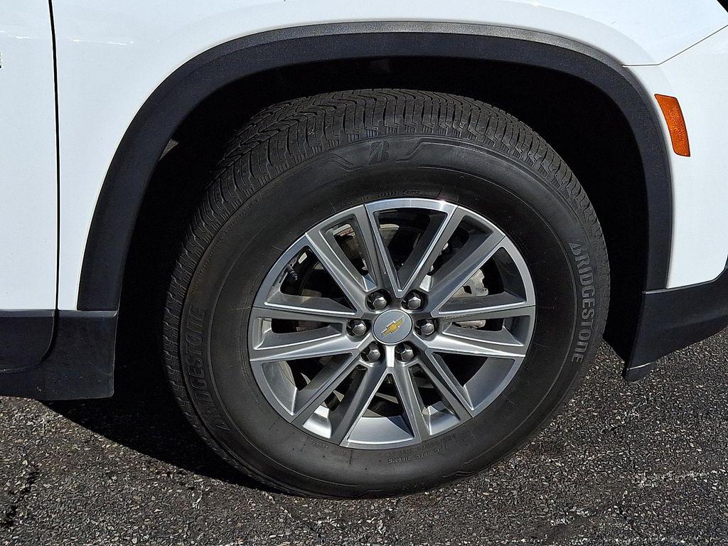 used 2023 Chevrolet Traverse car, priced at $30,444