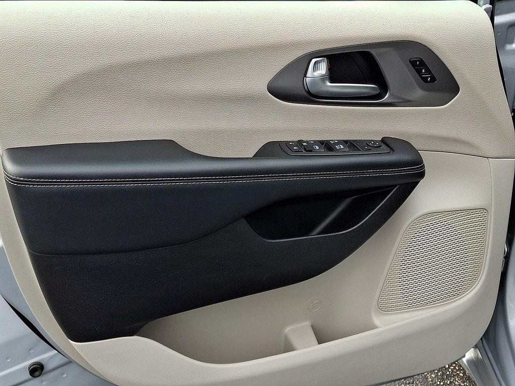 used 2023 Chrysler Pacifica car, priced at $27,995