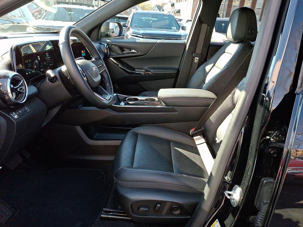 used 2025 Chevrolet Equinox car, priced at $24,967