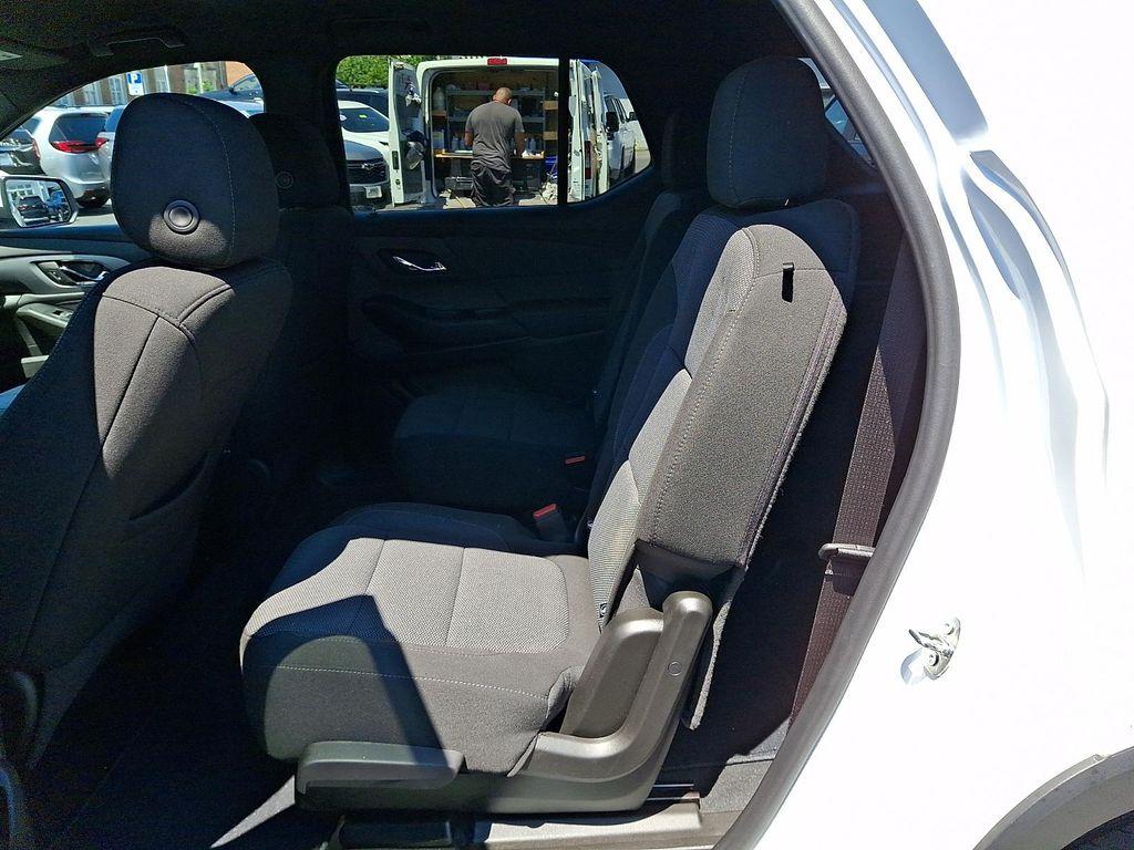 used 2023 Chevrolet Traverse car, priced at $32,678