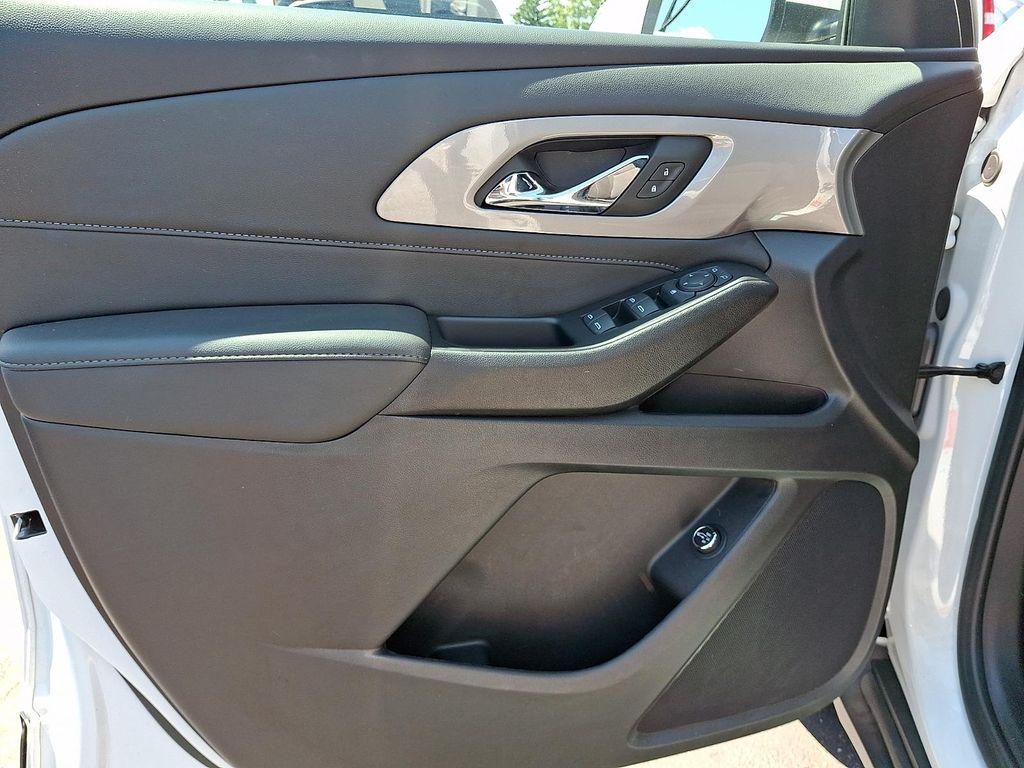 used 2023 Chevrolet Traverse car, priced at $32,678
