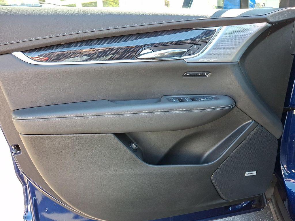 used 2025 Cadillac XT6 car, priced at $41,999