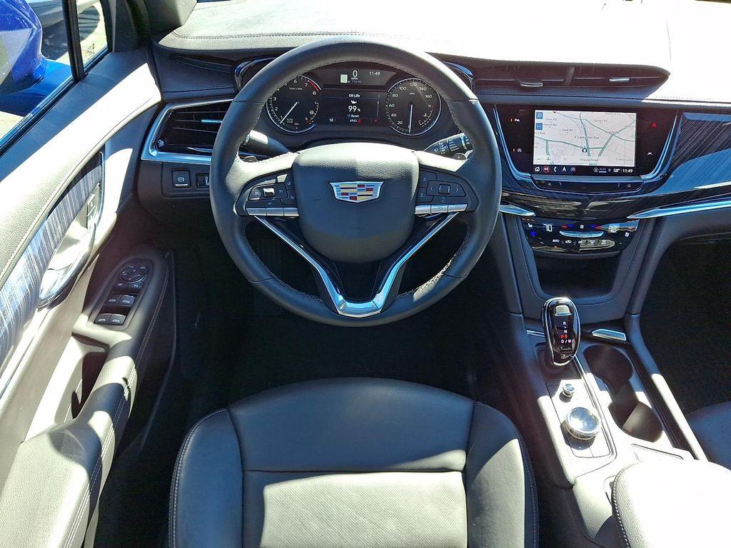 used 2025 Cadillac XT6 car, priced at $41,999