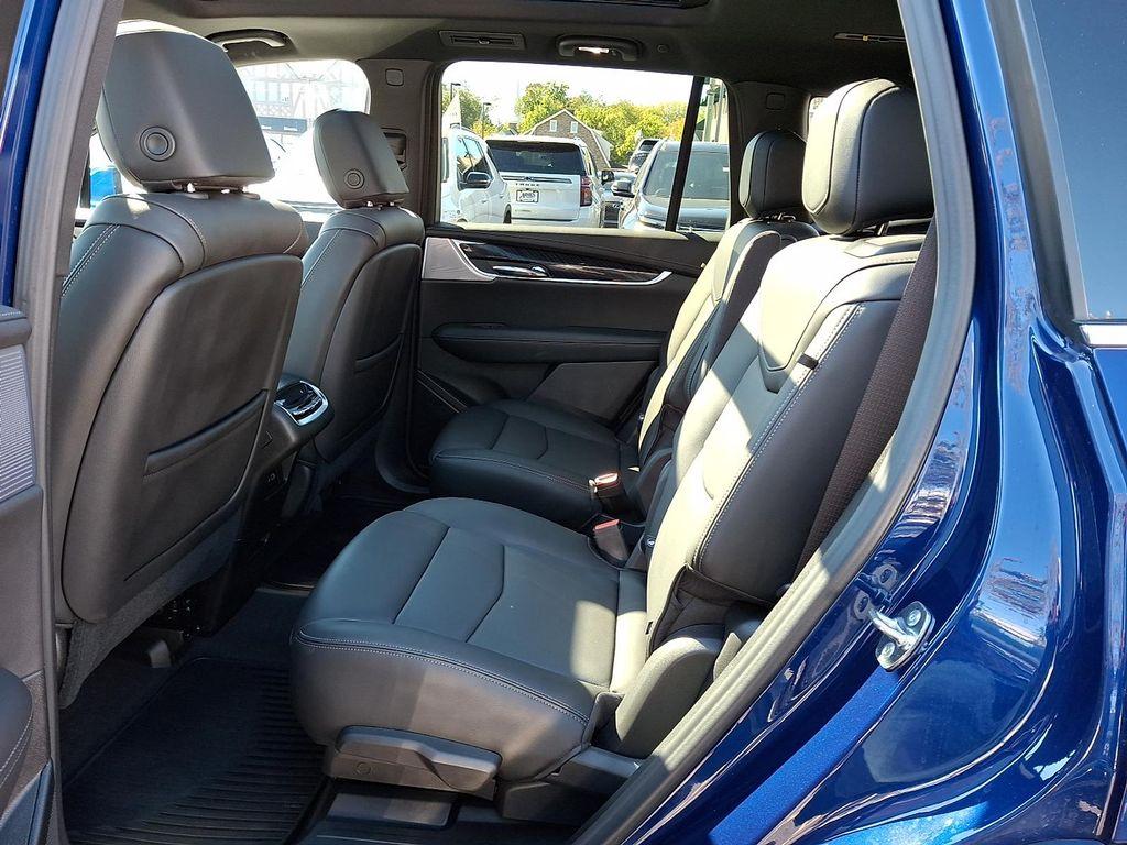 used 2025 Cadillac XT6 car, priced at $41,999