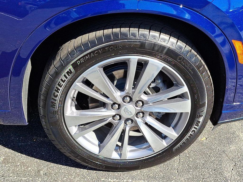 used 2025 Cadillac XT6 car, priced at $41,999