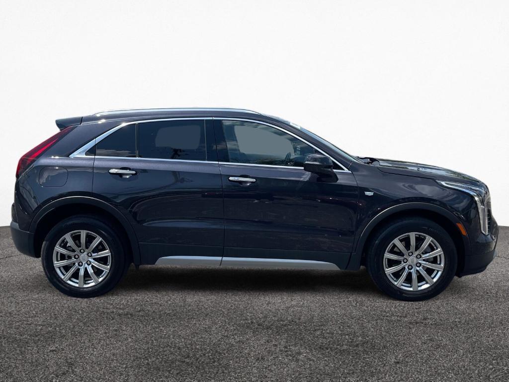 2022 Metallic Cadillac XT4