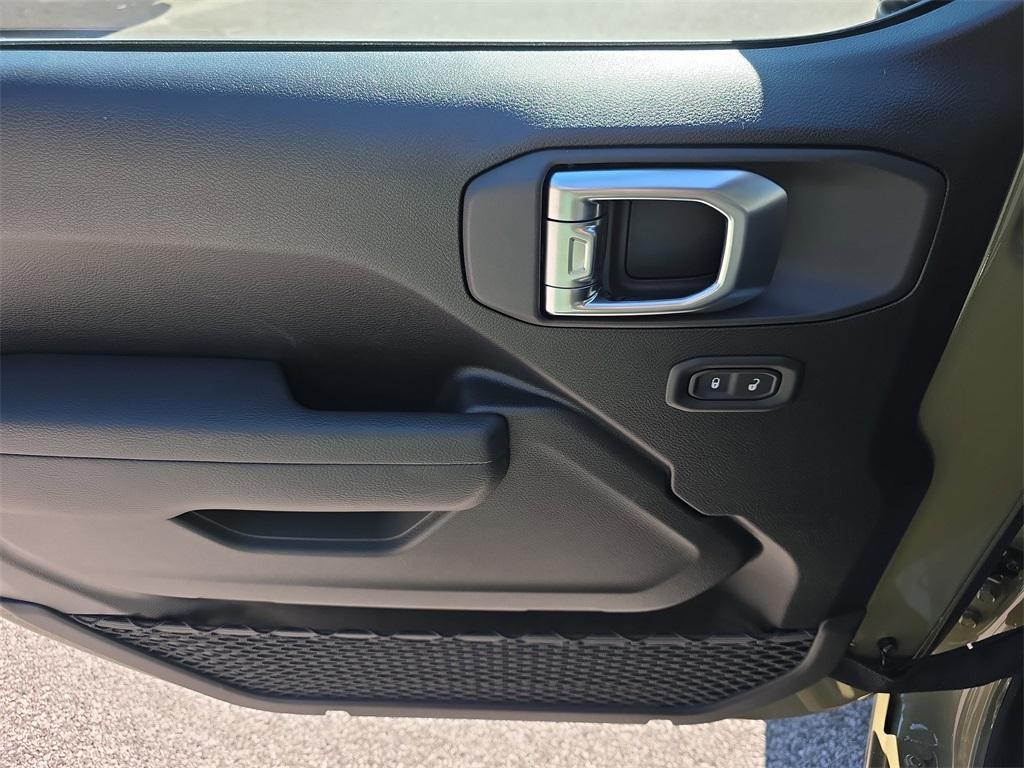 new 2026 Jeep Wrangler car, priced at $39,992