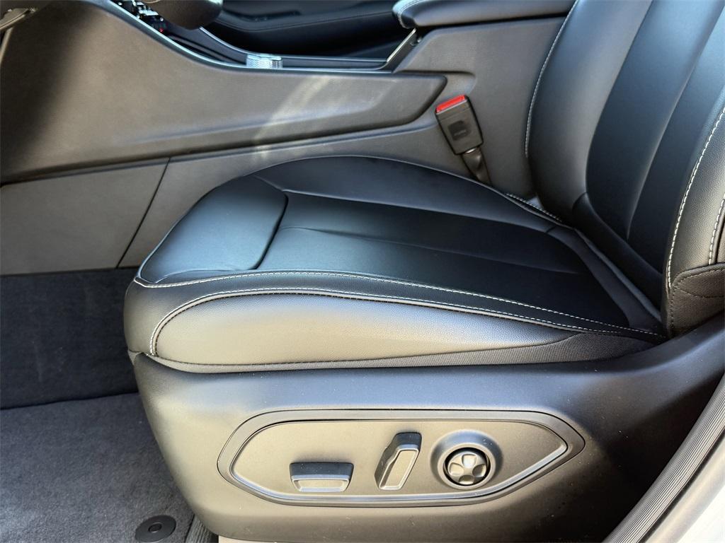 new 2025 Jeep Grand Cherokee car, priced at $45,422