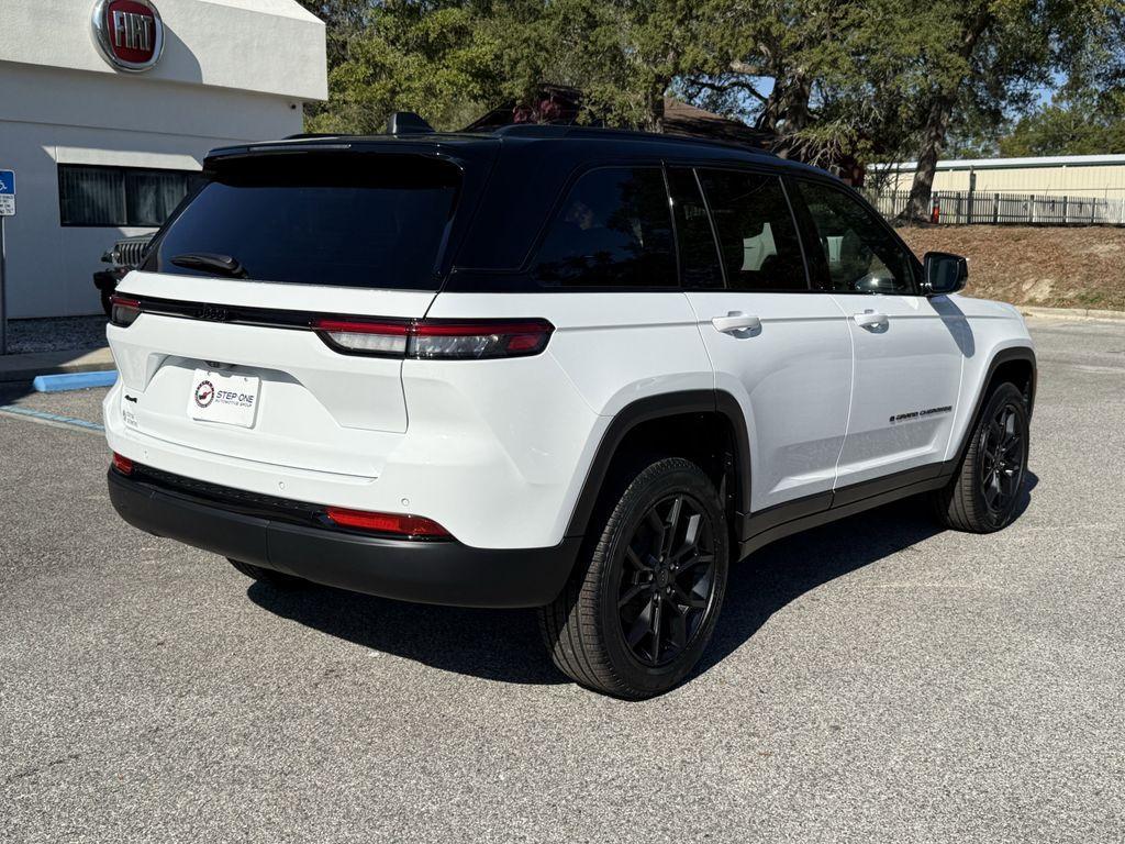 new 2025 Jeep Grand Cherokee car, priced at $43,385