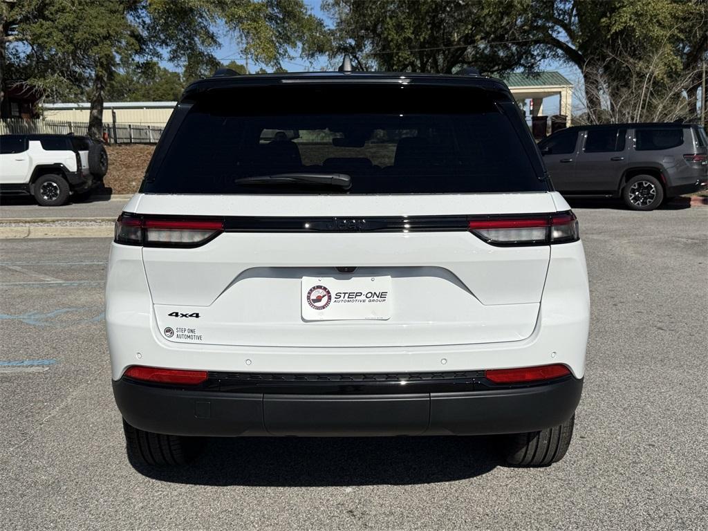new 2025 Jeep Grand Cherokee car, priced at $45,422