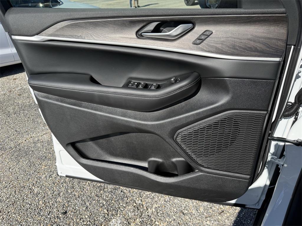 new 2025 Jeep Grand Cherokee car, priced at $45,422