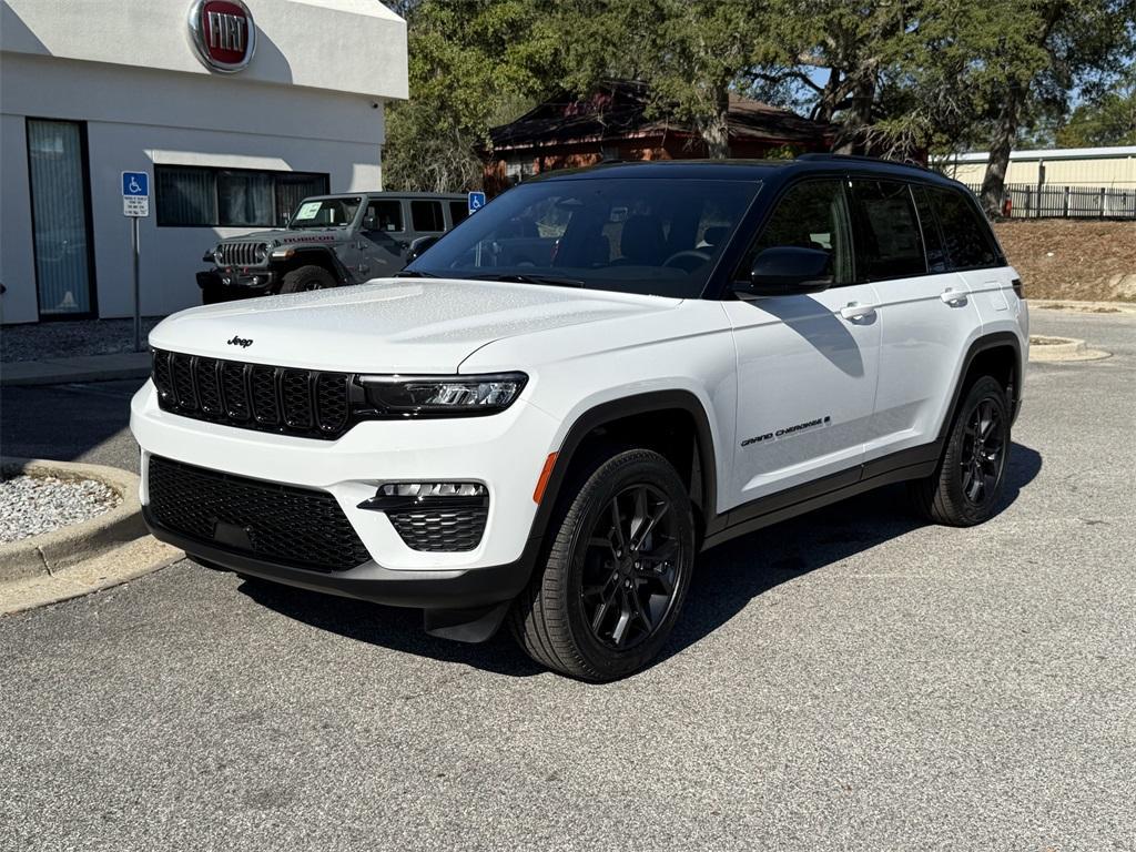 new 2025 Jeep Grand Cherokee car, priced at $45,422