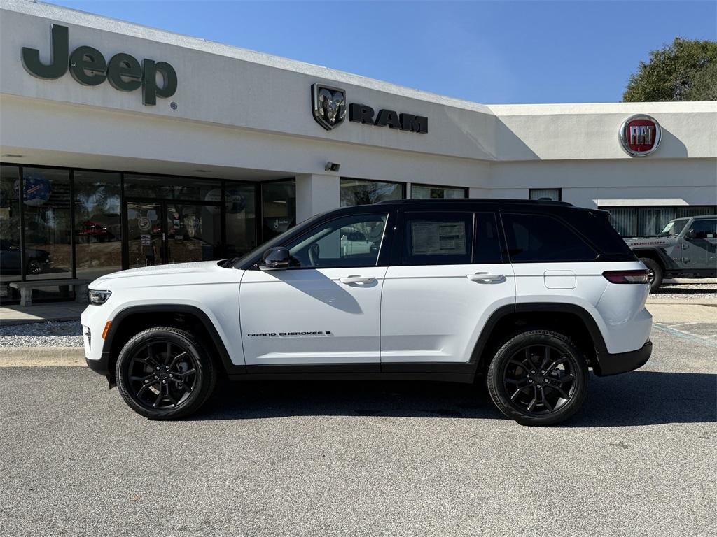new 2025 Jeep Grand Cherokee car, priced at $45,422