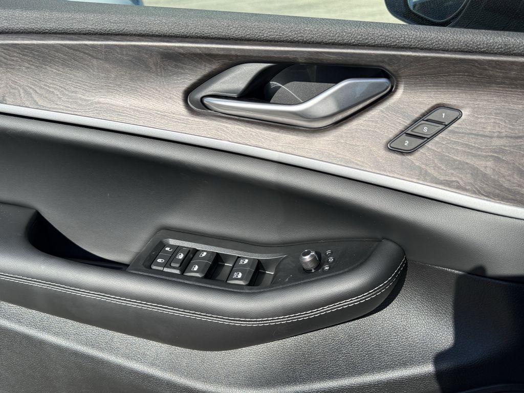 new 2025 Jeep Grand Cherokee car, priced at $43,385