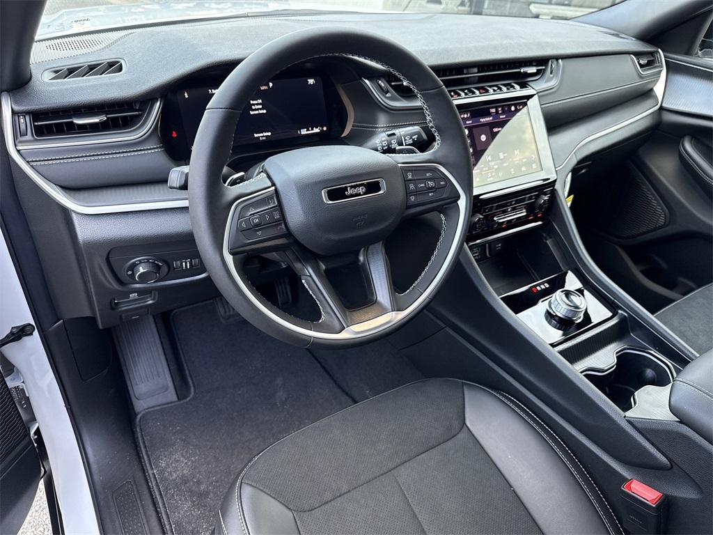 new 2025 Jeep Grand Cherokee car, priced at $36,075