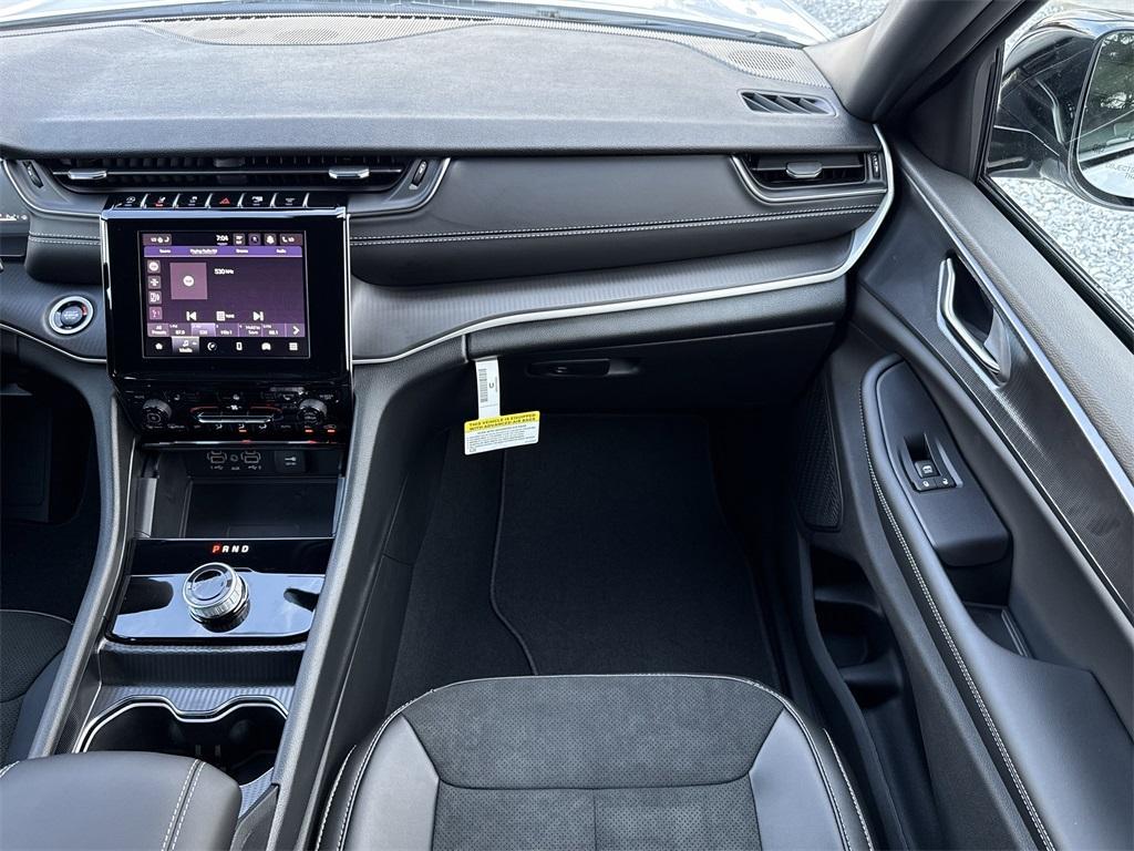 new 2025 Jeep Grand Cherokee car, priced at $36,075