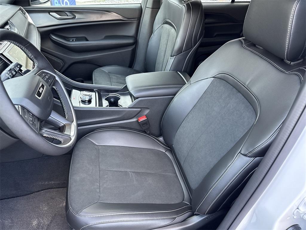 new 2025 Jeep Grand Cherokee car, priced at $36,075