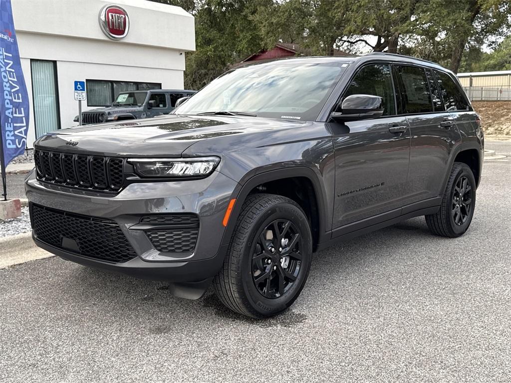 new 2025 Jeep Grand Cherokee car, priced at $36,625