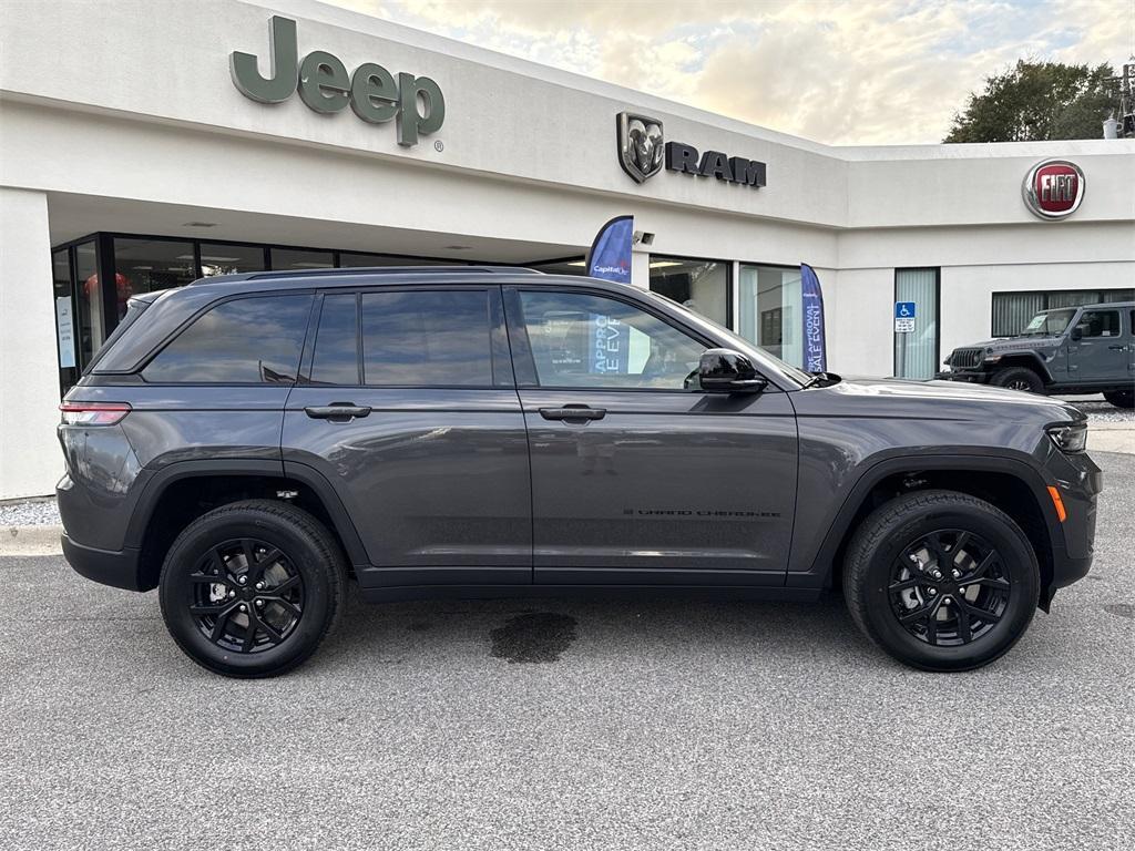 new 2025 Jeep Grand Cherokee car, priced at $36,625