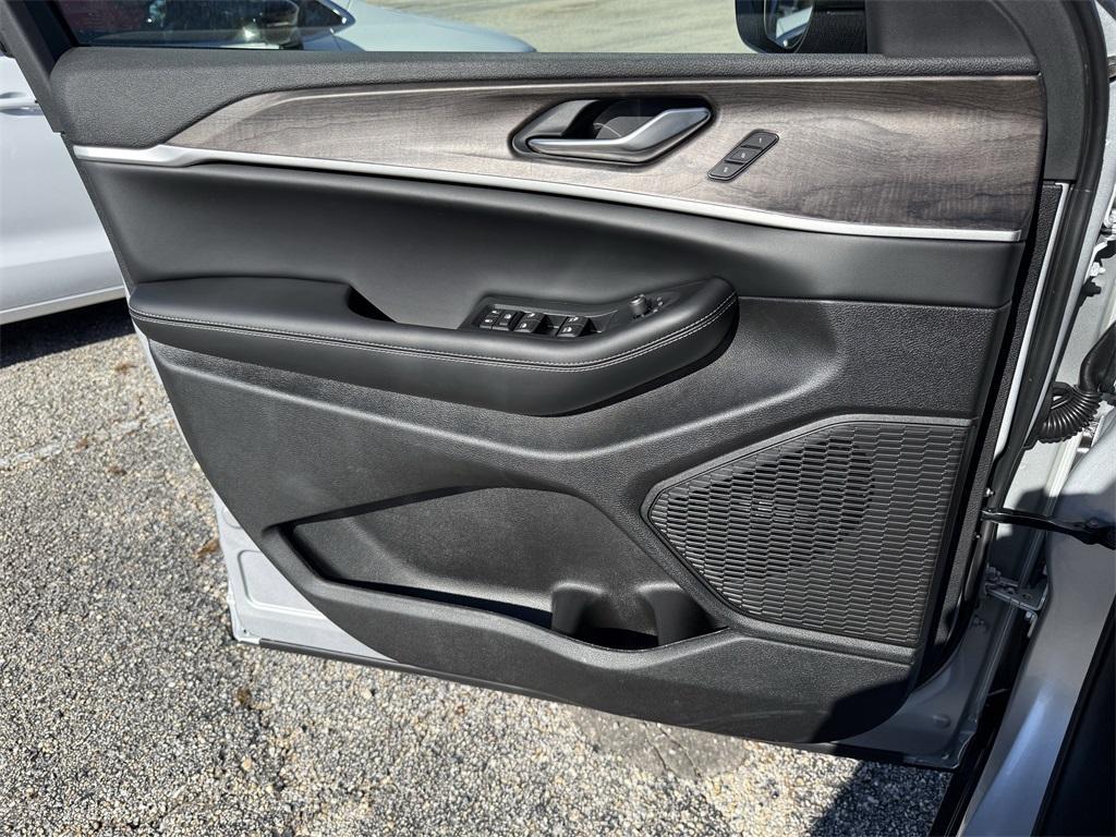 new 2025 Jeep Grand Cherokee car, priced at $47,481