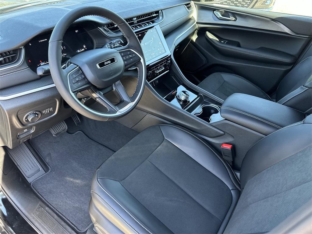 new 2025 Jeep Grand Cherokee car, priced at $36,625