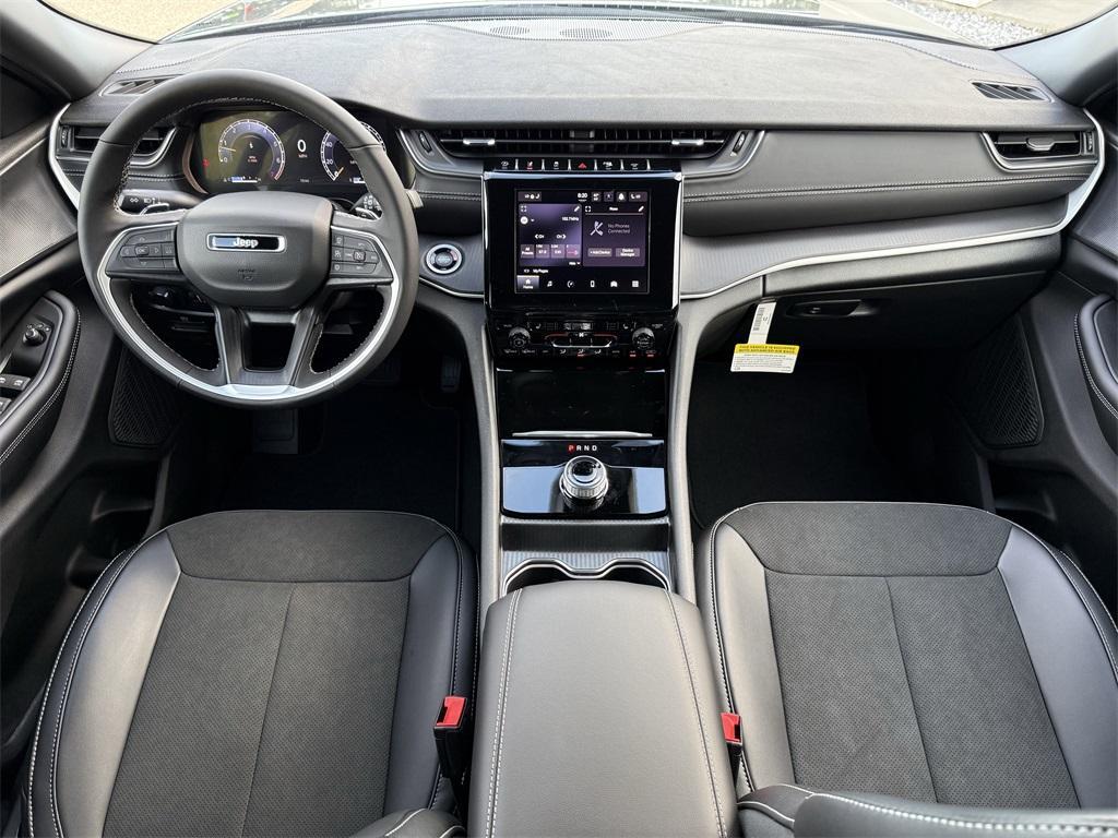 new 2025 Jeep Grand Cherokee car, priced at $38,475