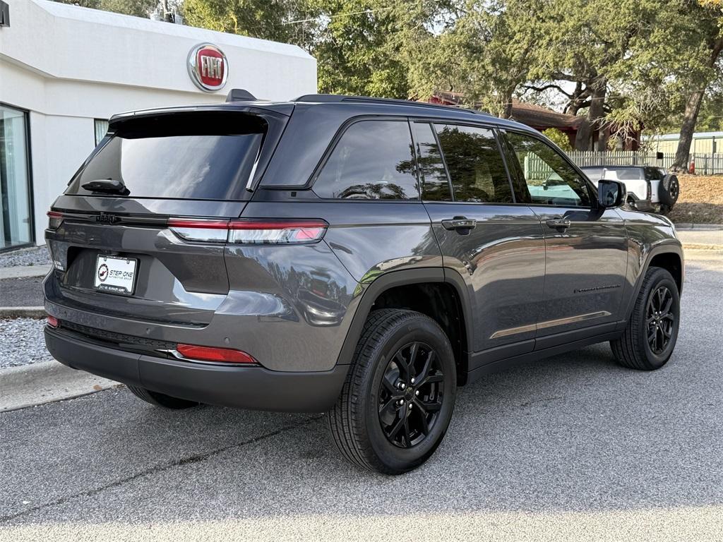 new 2025 Jeep Grand Cherokee car, priced at $38,475