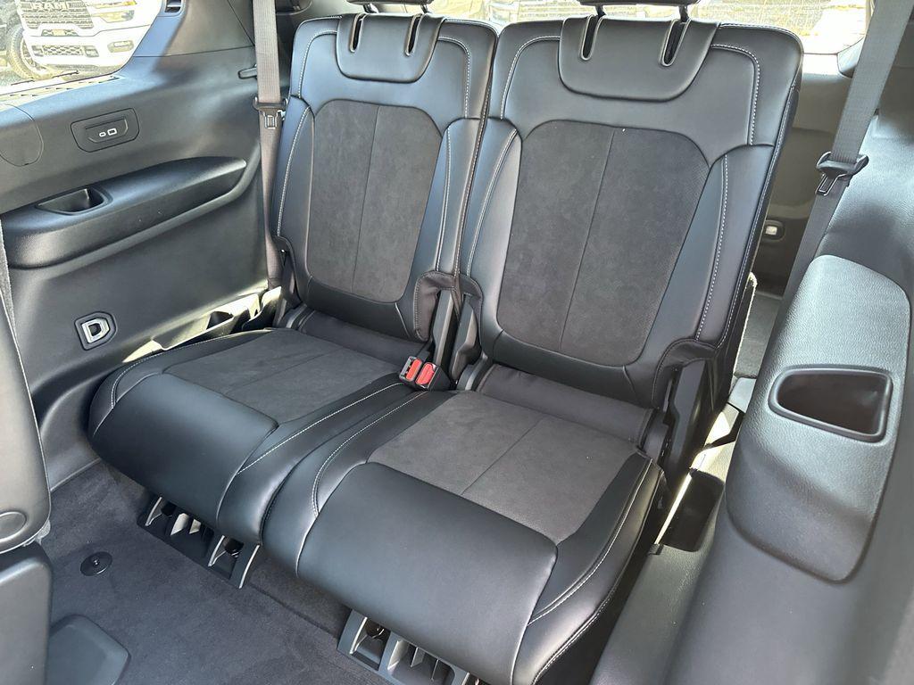 new 2025 Jeep Grand Cherokee L car, priced at $40,075