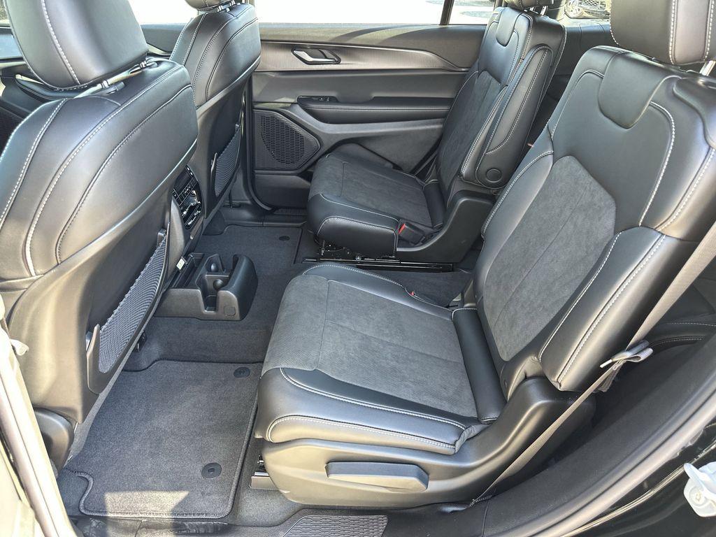 new 2025 Jeep Grand Cherokee L car, priced at $40,075