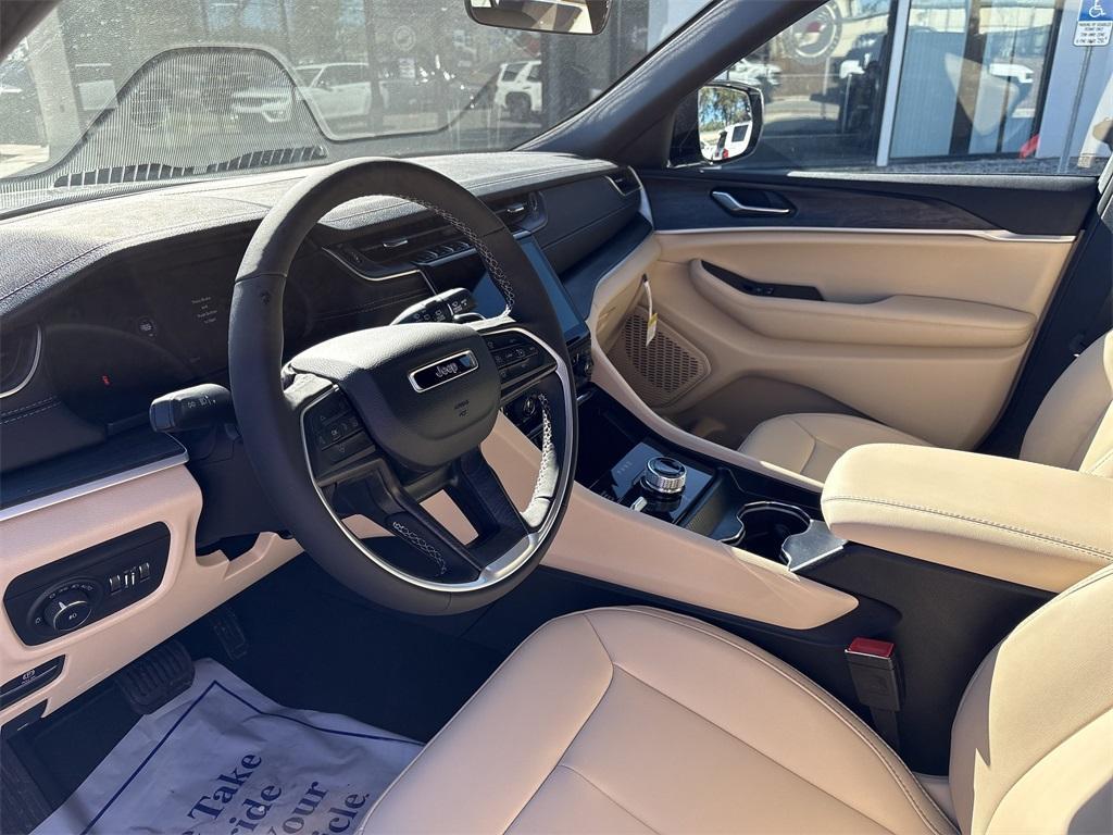 new 2025 Jeep Grand Cherokee car, priced at $43,169