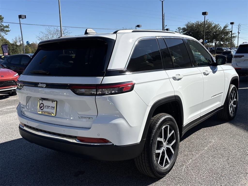 new 2025 Jeep Grand Cherokee car, priced at $43,169
