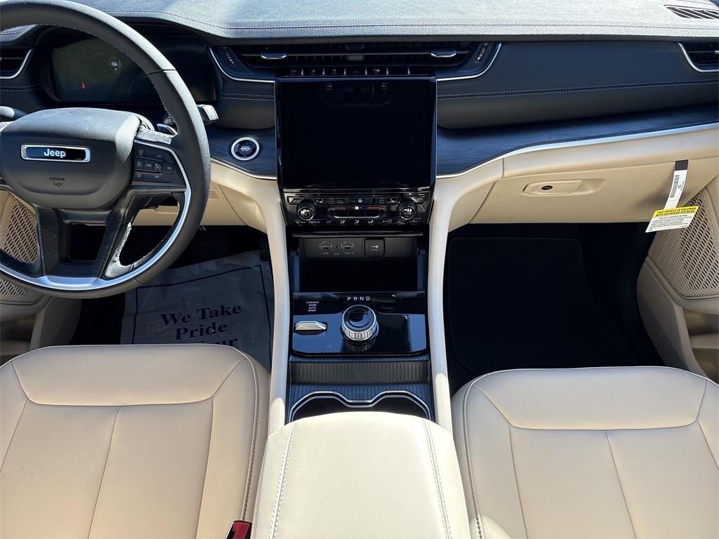 new 2025 Jeep Grand Cherokee car, priced at $43,169