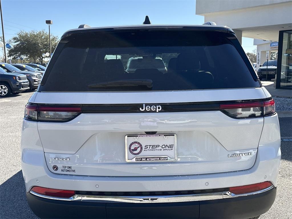new 2025 Jeep Grand Cherokee car, priced at $43,169