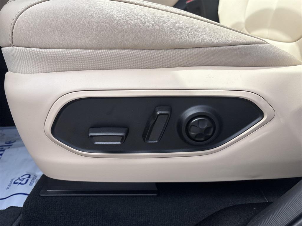 new 2025 Jeep Grand Cherokee car, priced at $41,977