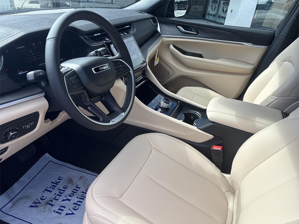 new 2025 Jeep Grand Cherokee car, priced at $41,977