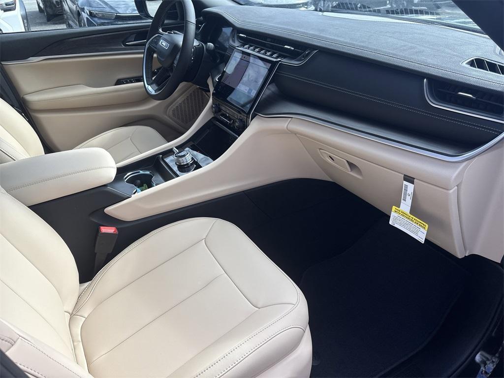 new 2025 Jeep Grand Cherokee car, priced at $41,977