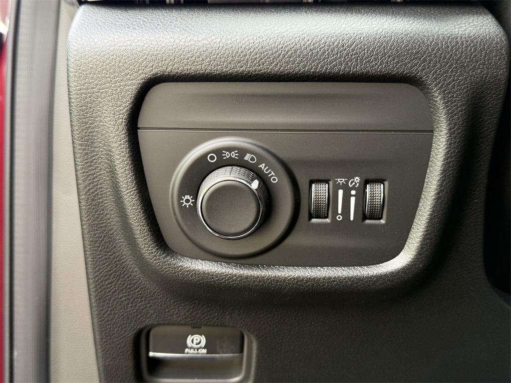 new 2025 Jeep Grand Cherokee car, priced at $36,625