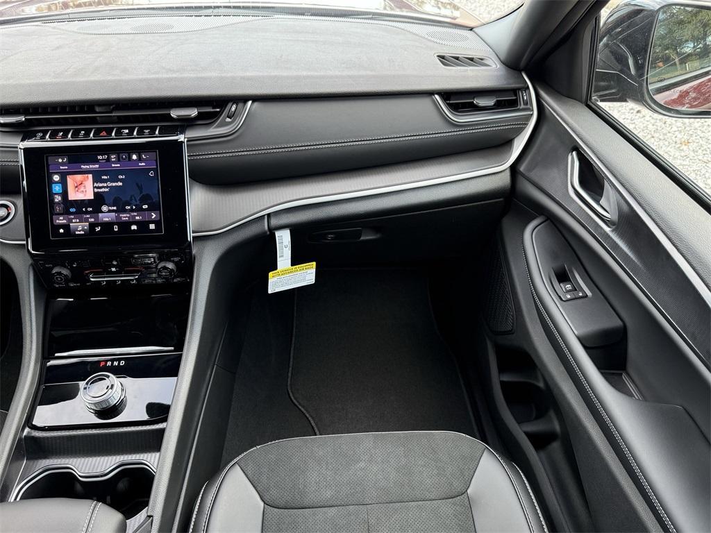 new 2025 Jeep Grand Cherokee car, priced at $36,625