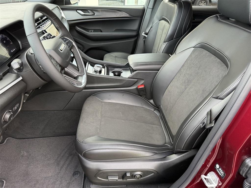 new 2025 Jeep Grand Cherokee car, priced at $36,625