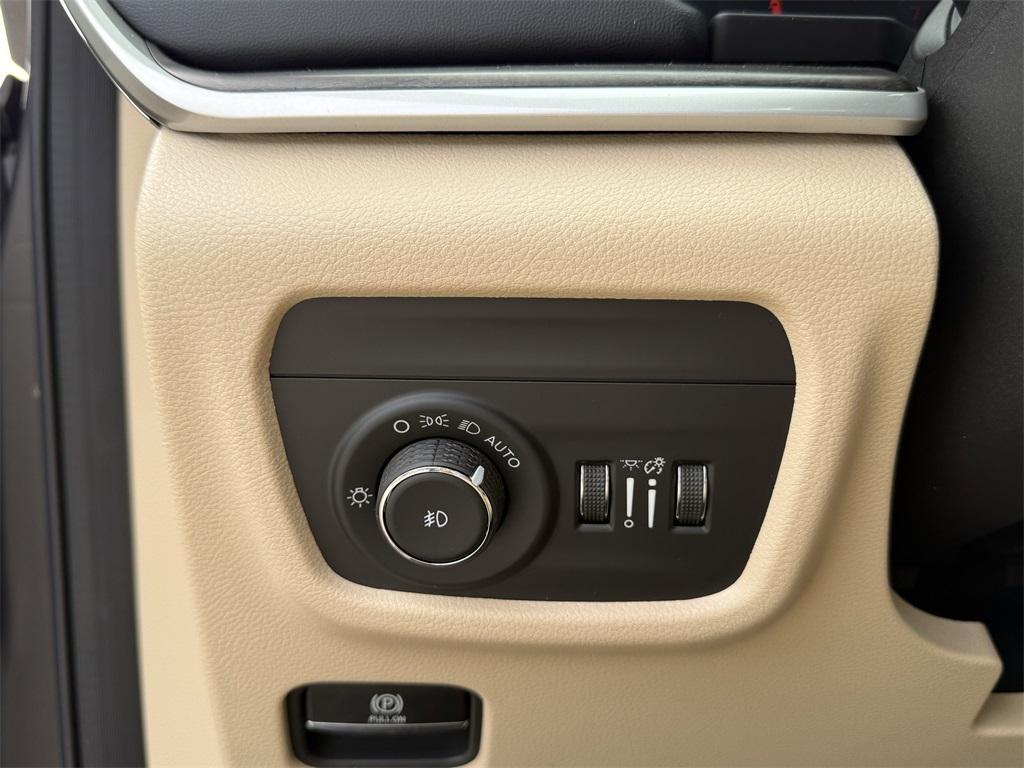 new 2025 Jeep Grand Cherokee car, priced at $37,583